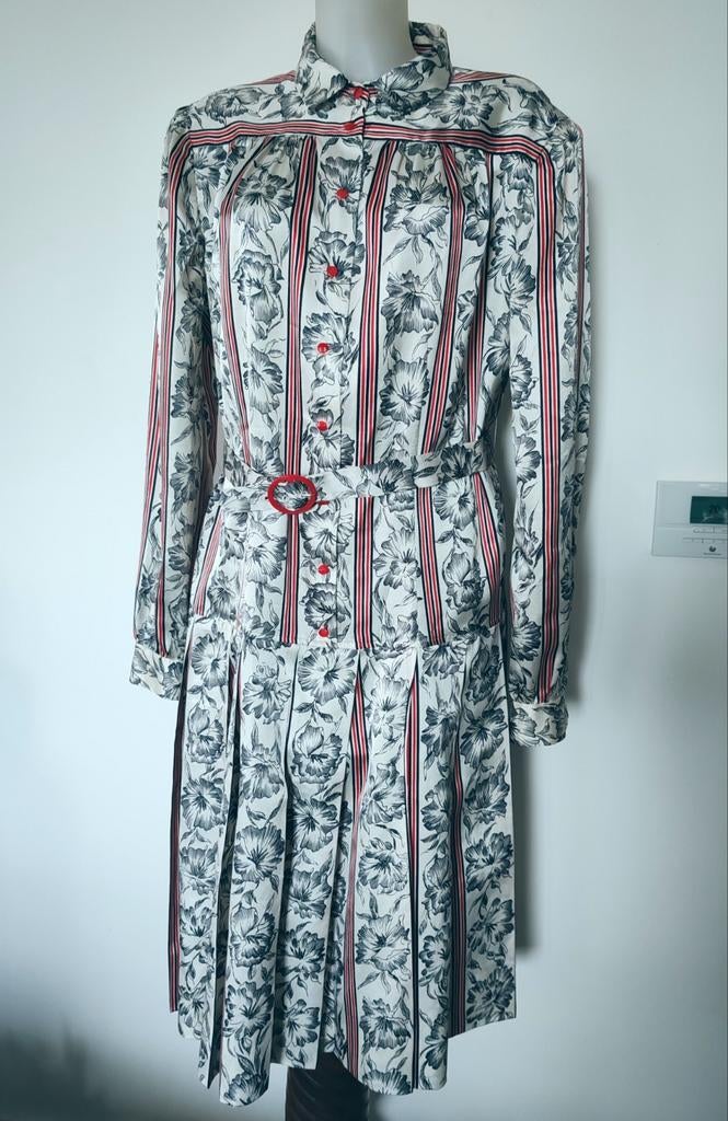 Robe vintage Satin imprimée fleurs et rayures, style rétro, Enlèvement ou Envoi, Comme neuf, Rouge