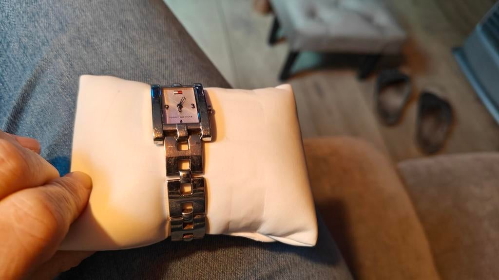 Tommy Hilfiger dameshorloge, Handtassen en Accessoires, Horloges | Dames, Ophalen