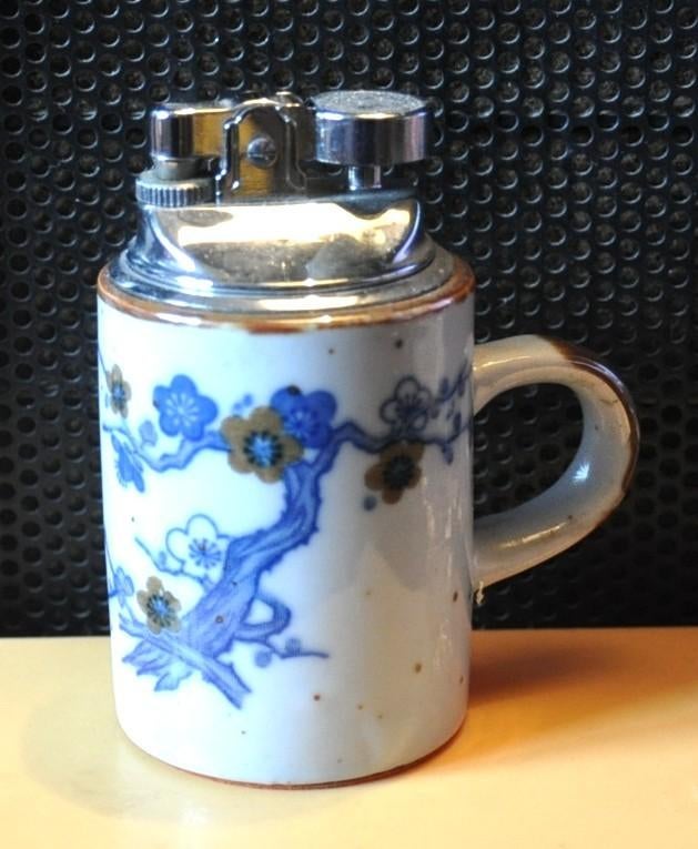 briquet de table gaz vintage  support chope ceramique, Enlèvement ou Envoi, Utilisé, Briquet