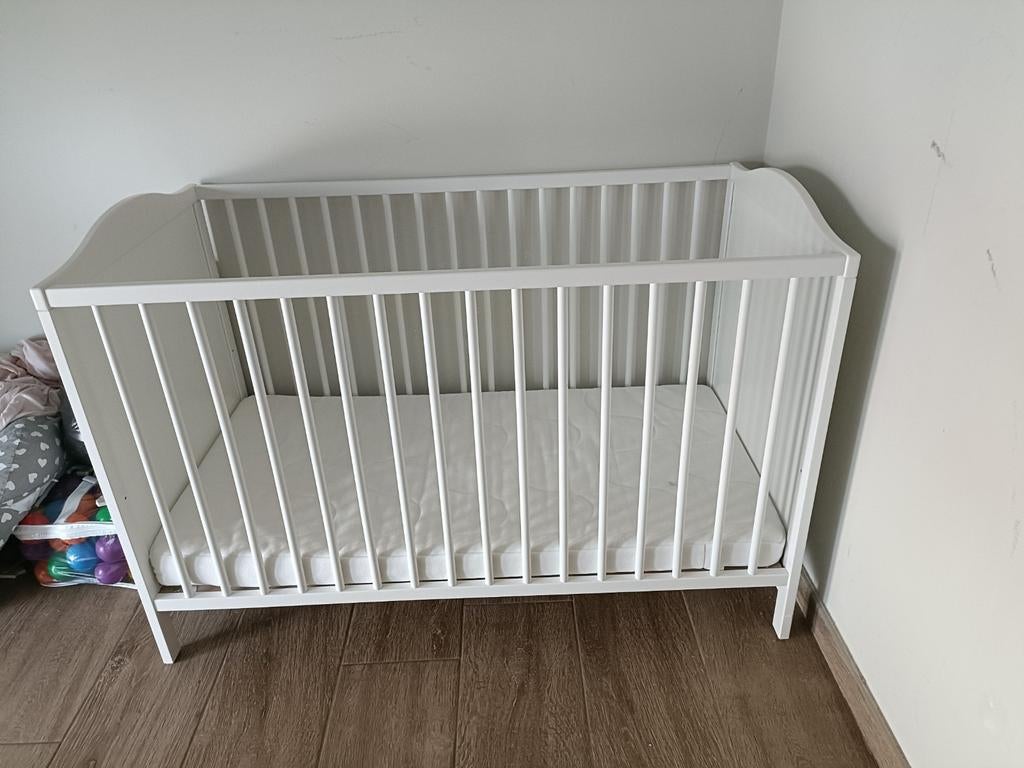 Lit cage bébé + matelas déhoussable et lavable en machine., Enfants & Bébés, Enlèvement, Lit