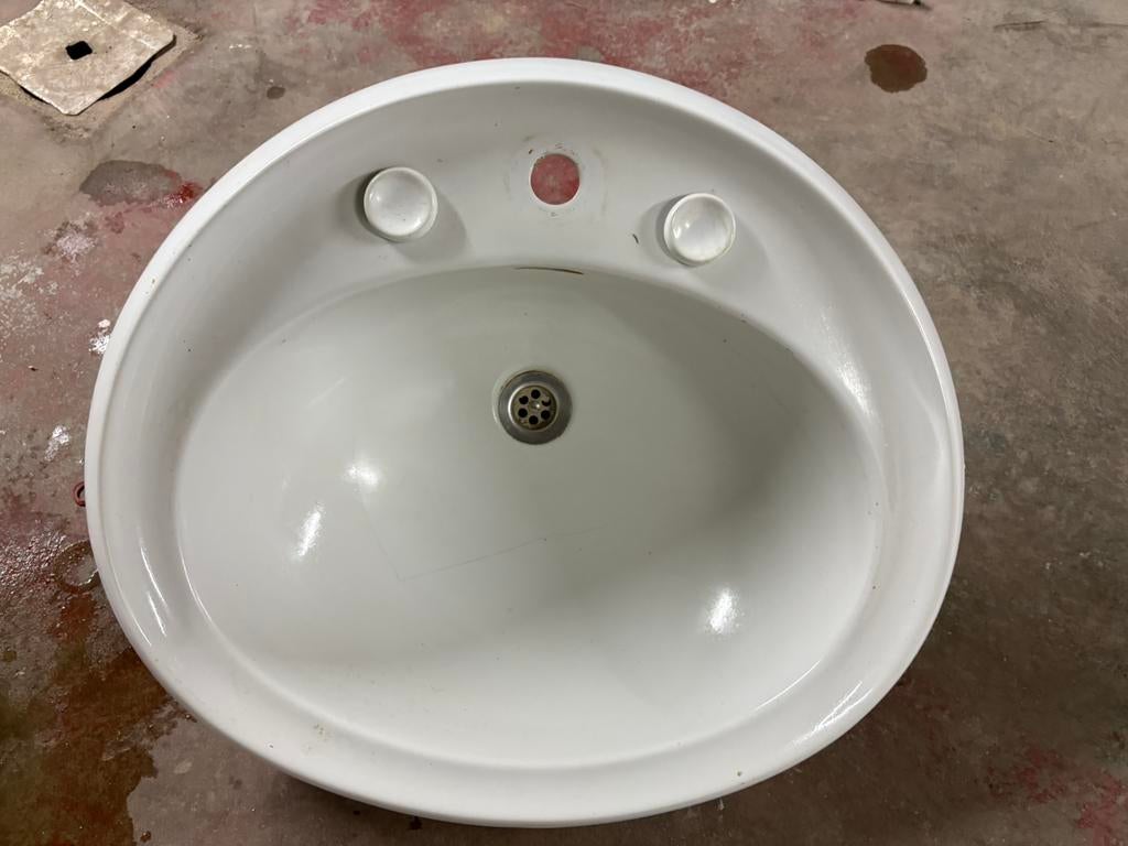 wastafel in de badkamer, Ophalen, Gebruikt
