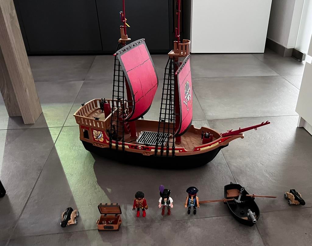 Piratenboot en toebehoren, Ophalen, Zo goed als nieuw