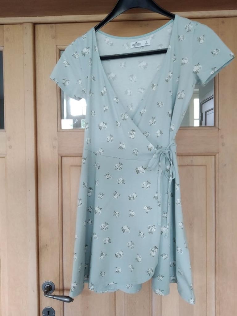 Hollister zachtblauwgroen kleedje met bloemetjesmotief S, Overige kleuren, Ophalen of Verzenden, Zo goed als nieuw, Maat 36 (S)