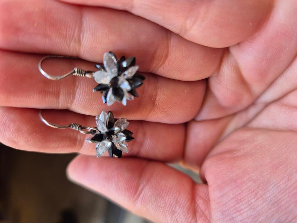 Zilveren Zirconia wit en zwart oorbellen 925 gestempeld, Bijoux, Sacs & Beauté, Boucles d'oreilles, Enlèvement ou Envoi, Blanc