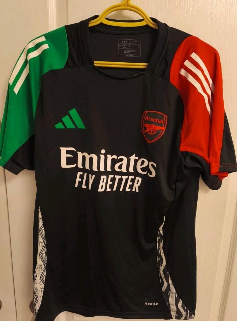 Arsenal Pre-Match Training Champions League 2025, Enlèvement ou Envoi