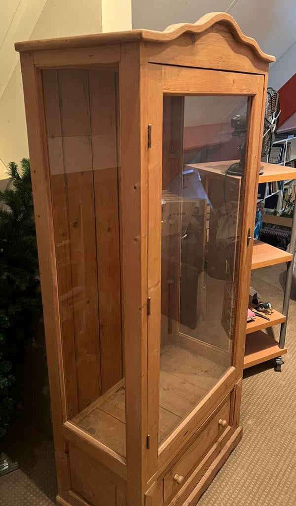 Vitrine en pin avec trois étagères en verre et tiroir, 25 à 50 cm, Avec tablette(s), Comme neuf, 50 à 100 cm