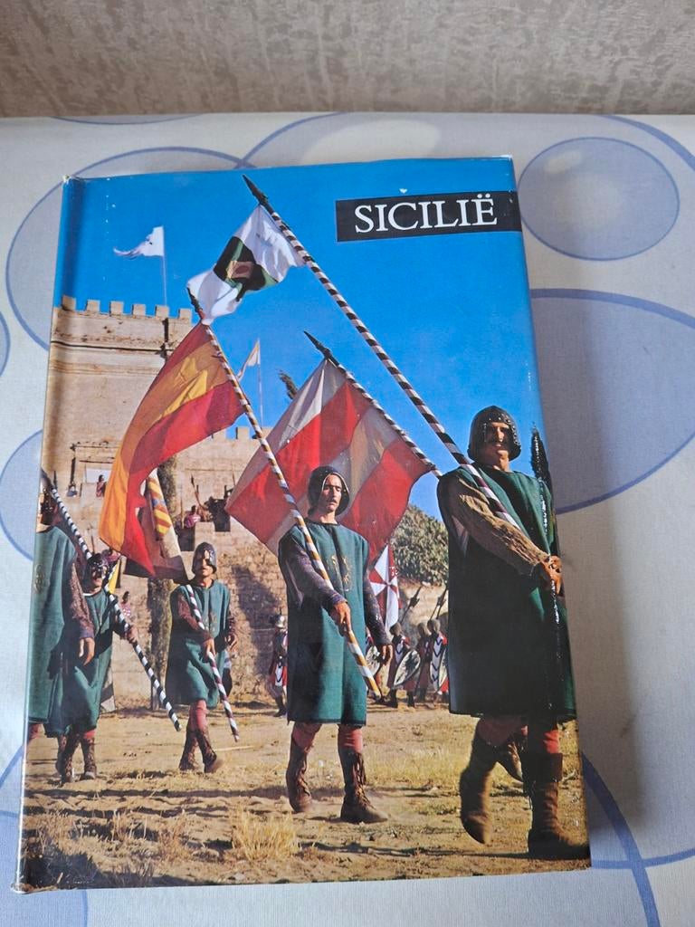 Boek Artis: Sicilië, Verzamelen, Ophalen