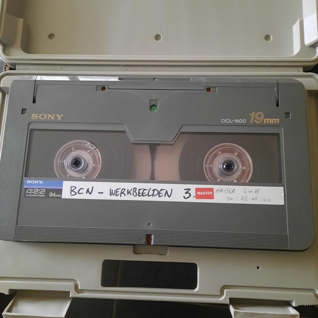 Cassette de cinéaste professionnel. À propos de Barcelone., Enlèvement ou Envoi