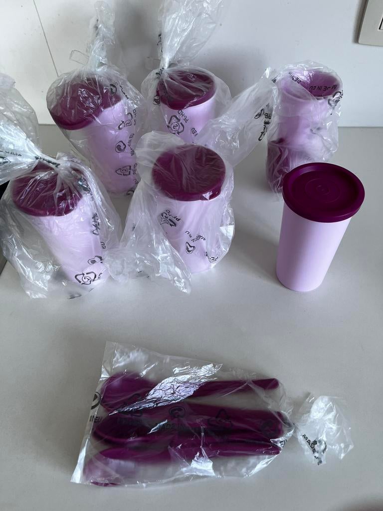 Nieuw van Tupperware. 6 bekers + 6 lepels, Huis en Inrichting, Ophalen of Verzenden, Nieuw, Paars, Overige typen