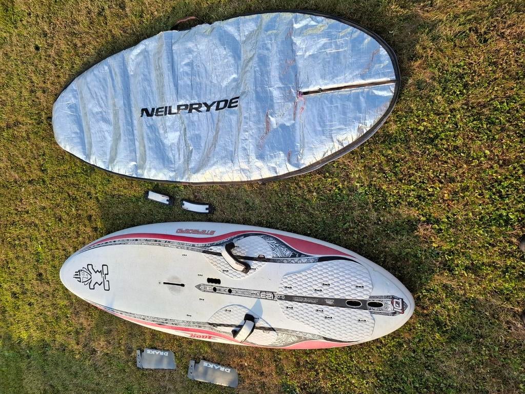Set Beginnersplank Starboard tufskin 123L+ zeil 4m², Watersport en Boten, Windsurfen, Gebruikt, Complete set, 250 tot 300 cm, Met vin(nen)