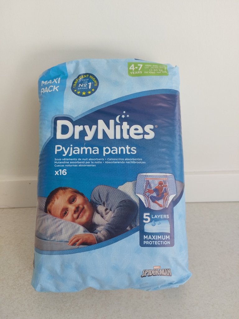 Pampers, absorberende nachtbroekjes, 4-7 jaar, 17-30kg, Kinderen en Baby's, Babykleding | Overige, Ophalen, Nieuw, Jongetje of Meisje