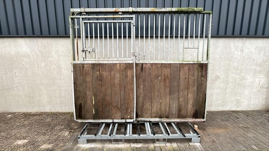 Voorwand met schuifdeur | 2750 x 2300 mm | Gebruikt, Weidegang, 4 paarden of pony's of meer