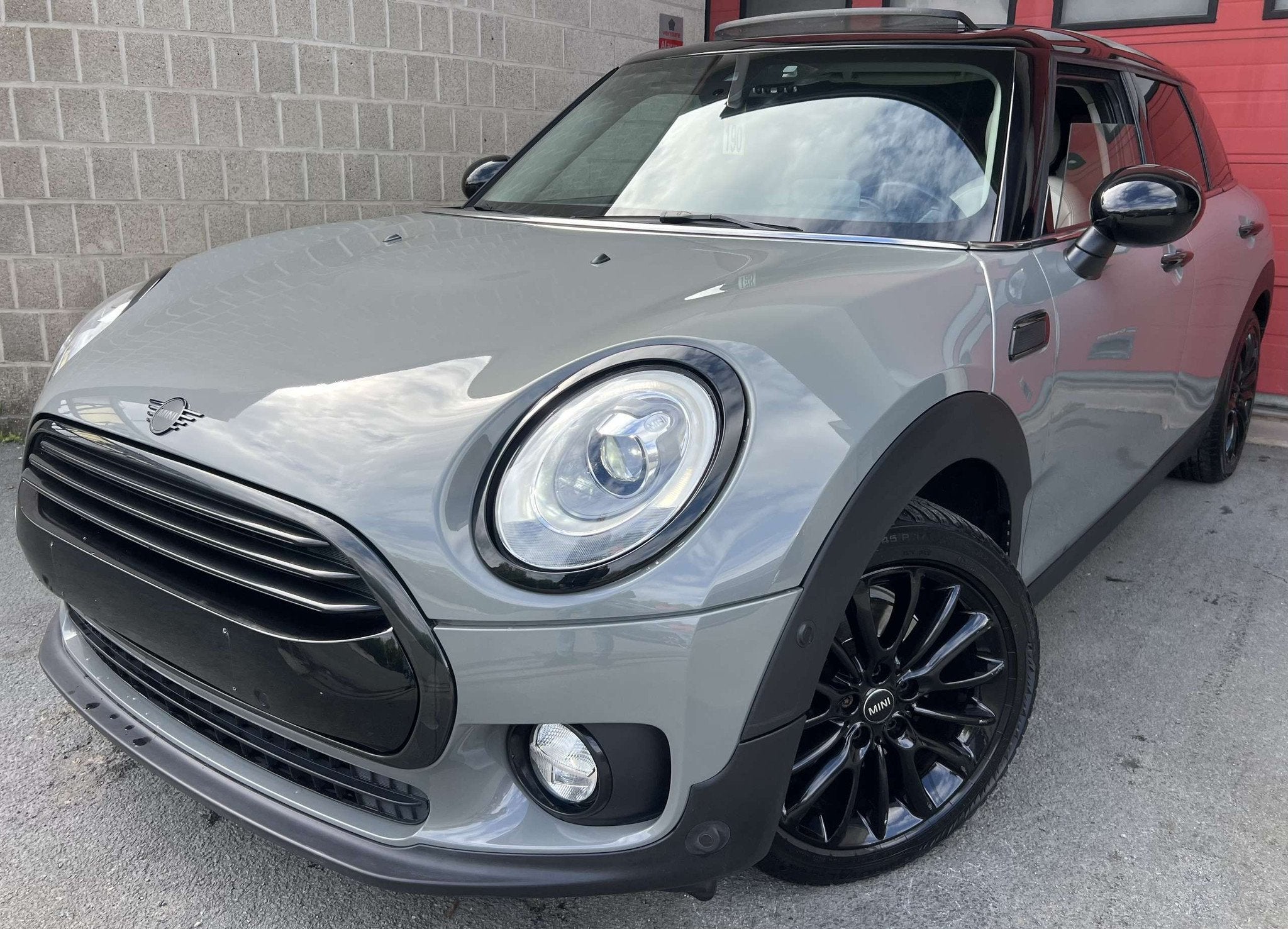 MINI Cooper Clubman 1.5A + CAR-PASS + CAMÉRA + NAVI + CUIR, Auto's, Gebruikt, 136 pk, Startonderbreker, Leder