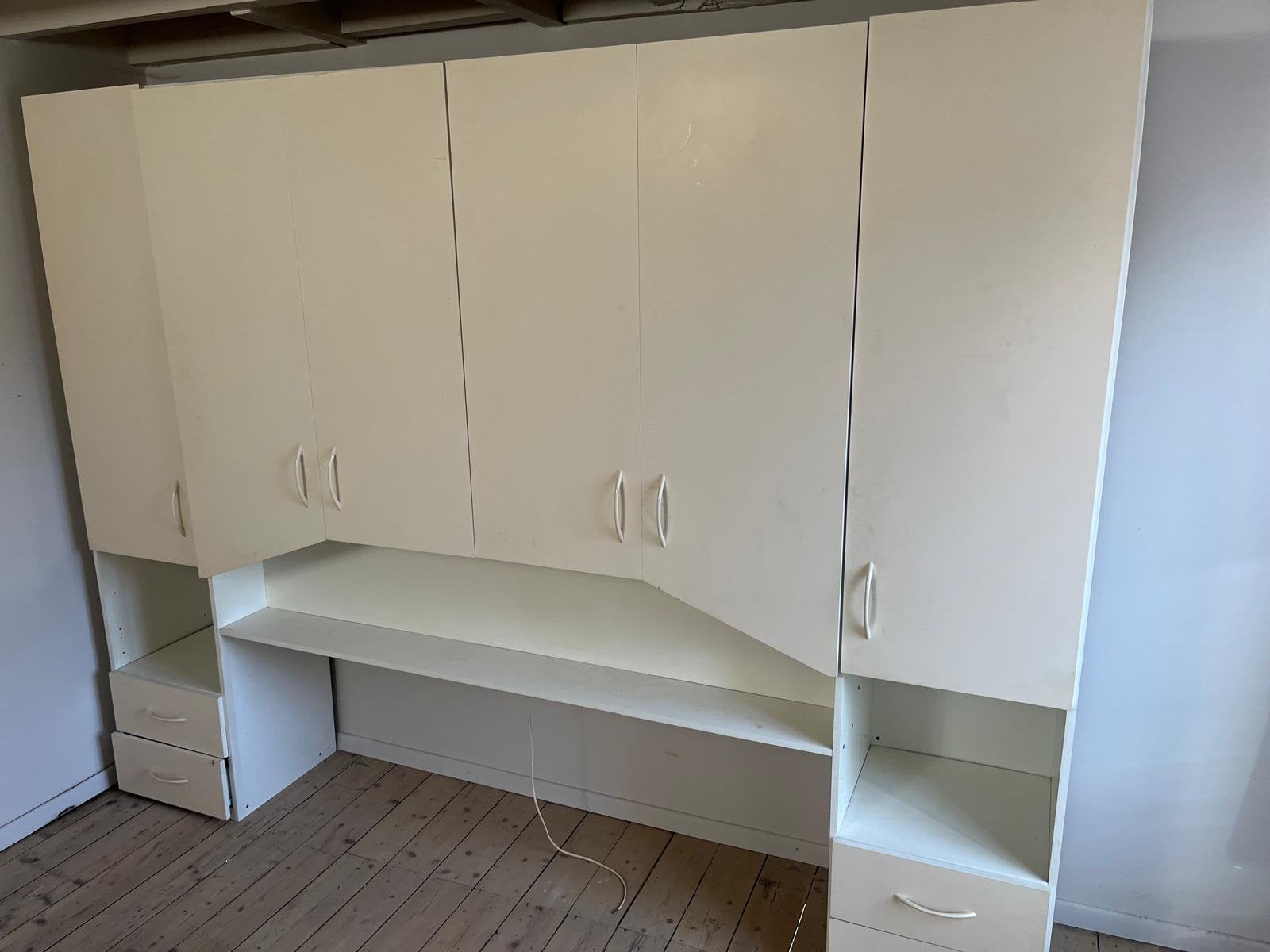 Armoire robuste gratuite avec portes pliantes et tiroirs, Enlèvement