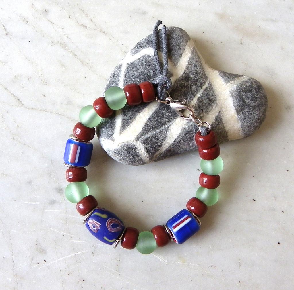 Nieuwe armband voor dames of heren blauw, groen en rood, Staal, Blauw, Nieuw, Ophalen of Verzenden