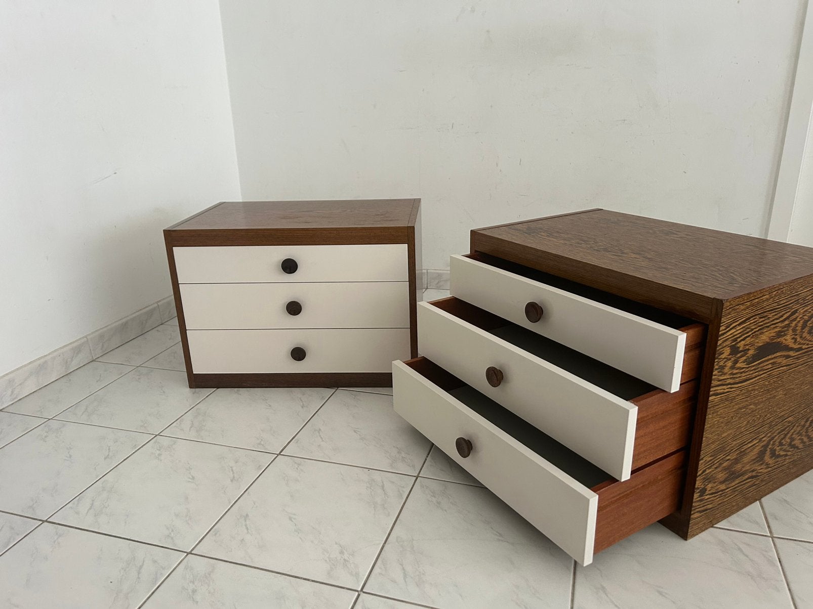 Set vintage nachtkastjes wenge hout, Gebruikt, Ophalen of Verzenden, 65 cm of meer, Minder dan 55 cm