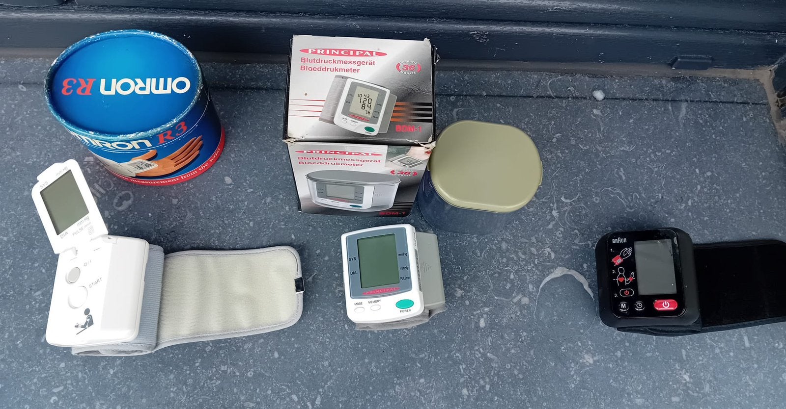 3 tensiomètres à  vendre, Divers, Enlèvement, Comme neuf