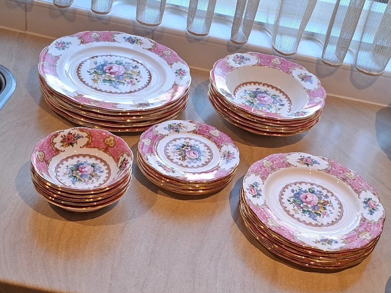 royal albert lady carlyle 30 delig eetservies ophalen in NL, Ophalen
