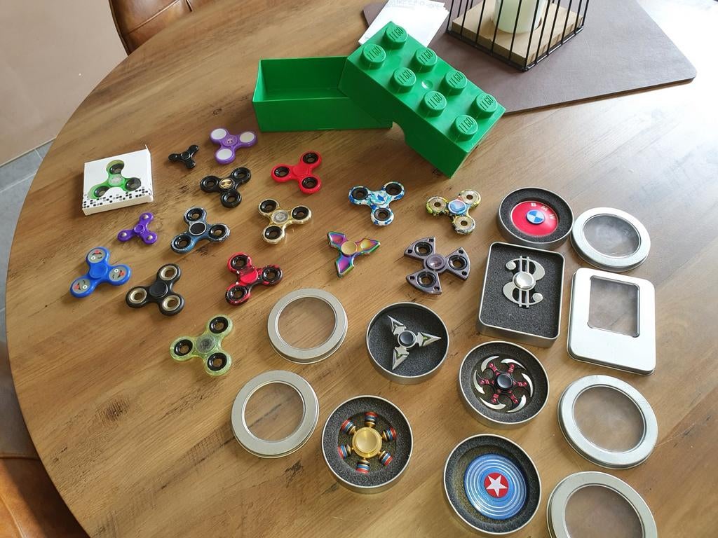Collectie fidget spinners, Enlèvement