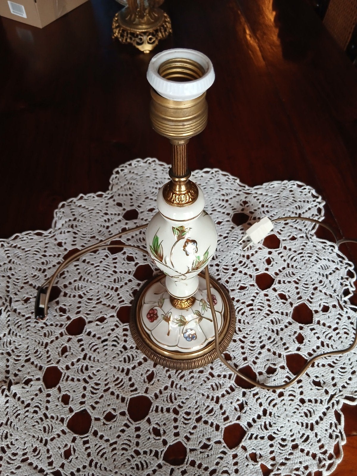 Prachtige vintage/antieke tafellamp van porselein en messing, Enlèvement ou Envoi