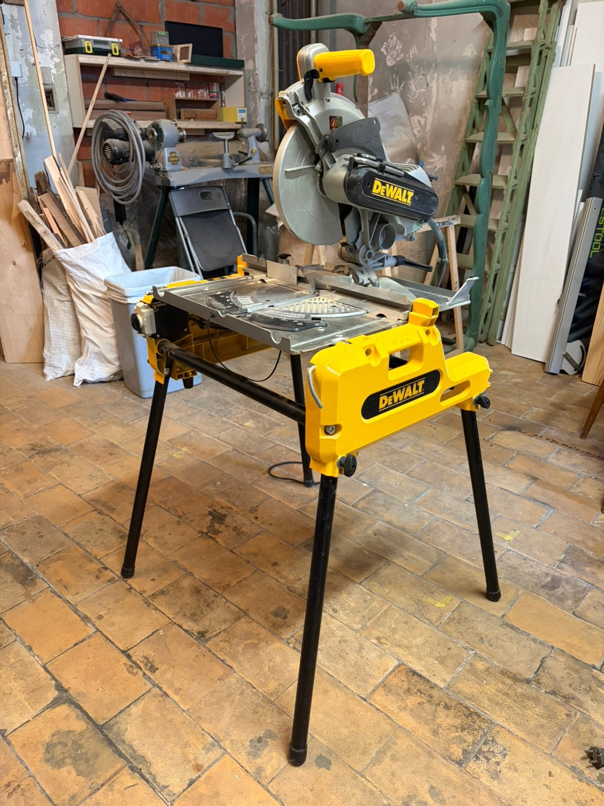 DeWalt DW743N, Enlèvement, Comme neuf, Scie à onglet
