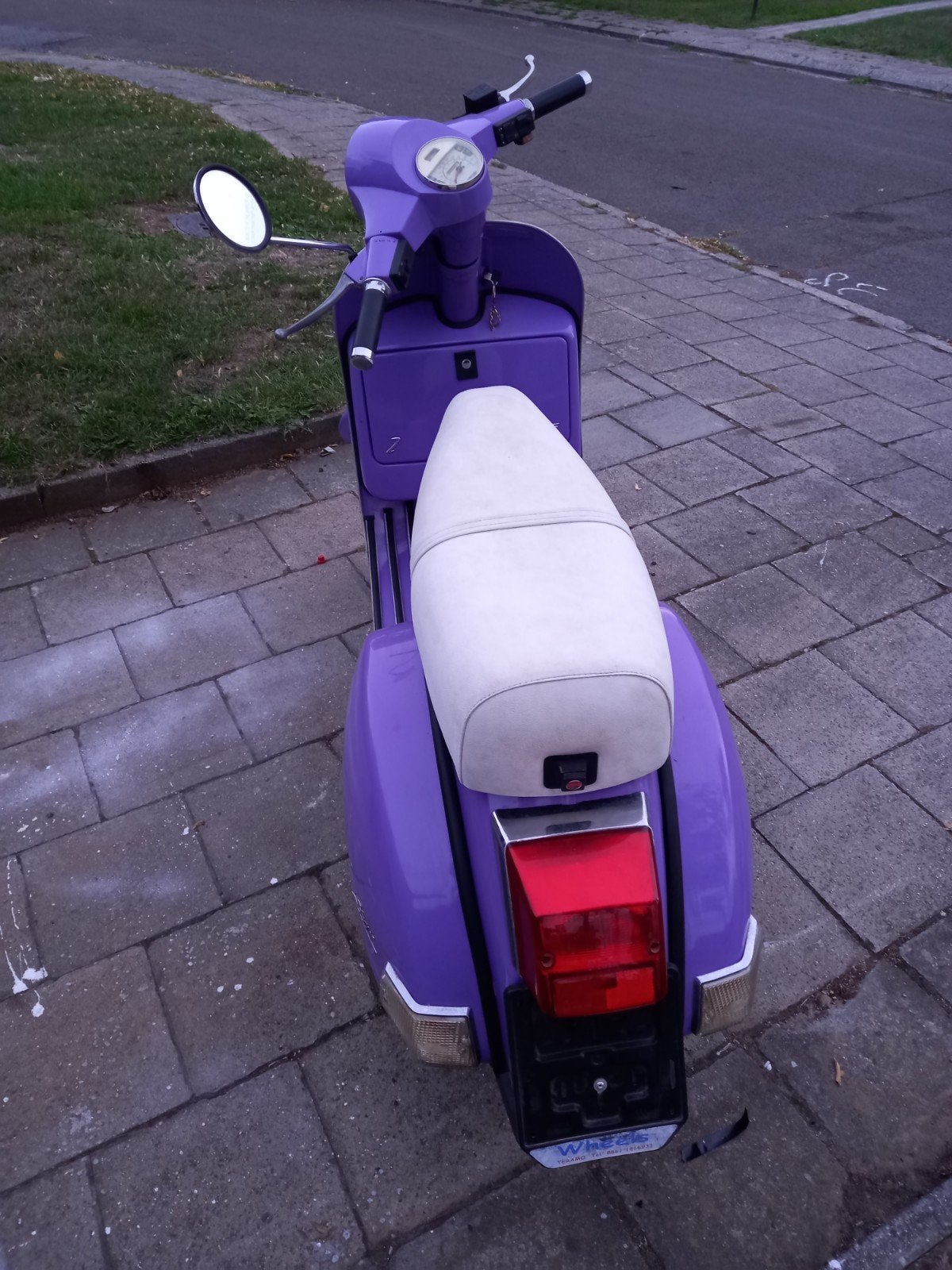 vespa  avec  documents, Enlèvement ou Envoi, Vespa