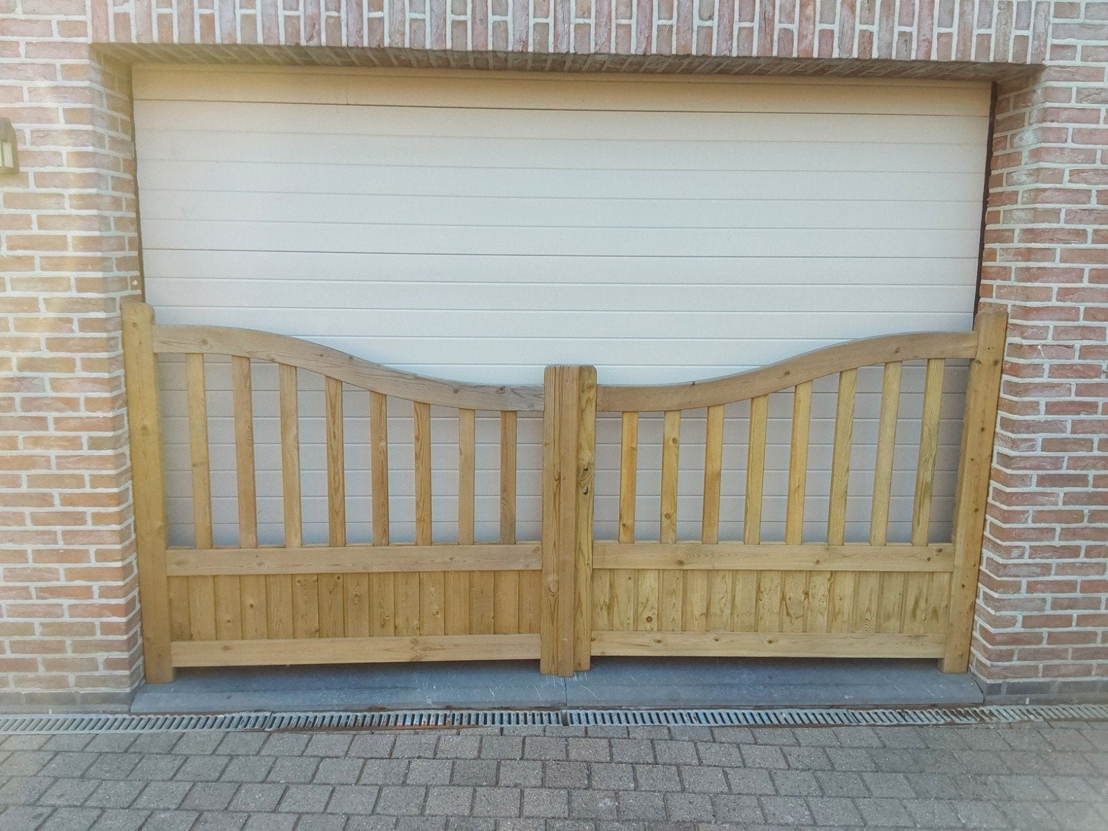 Dubbele poort, Ophalen, Hout, 120 cm of meer, Minder dan 200 cm