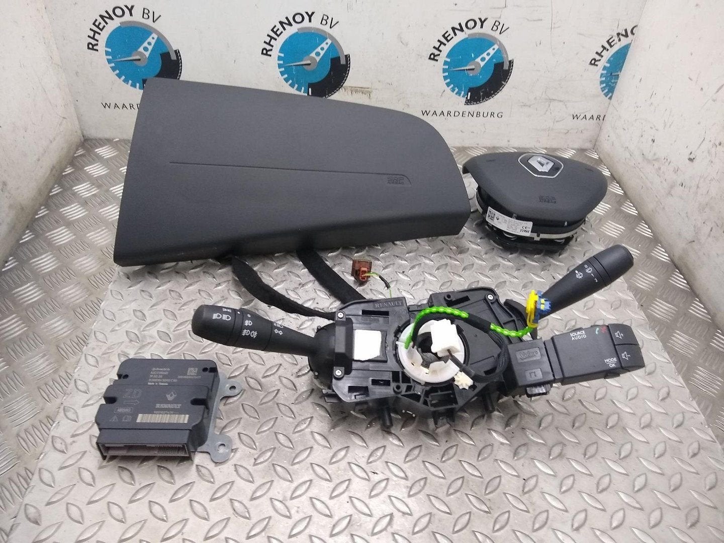 DACIA LOGAN AIRBAG SET 2019, Enlèvement ou Envoi, Utilisé, Stiba membre