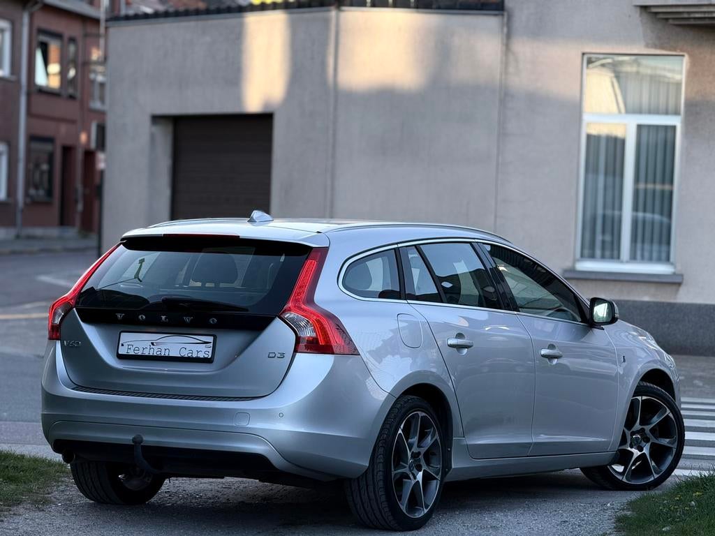 Volvo V60 2.0 D3 • Automatique • GPS • Euro6b, Autos, Volvo, Cuir, Achat, 1800 kg, Entreprise