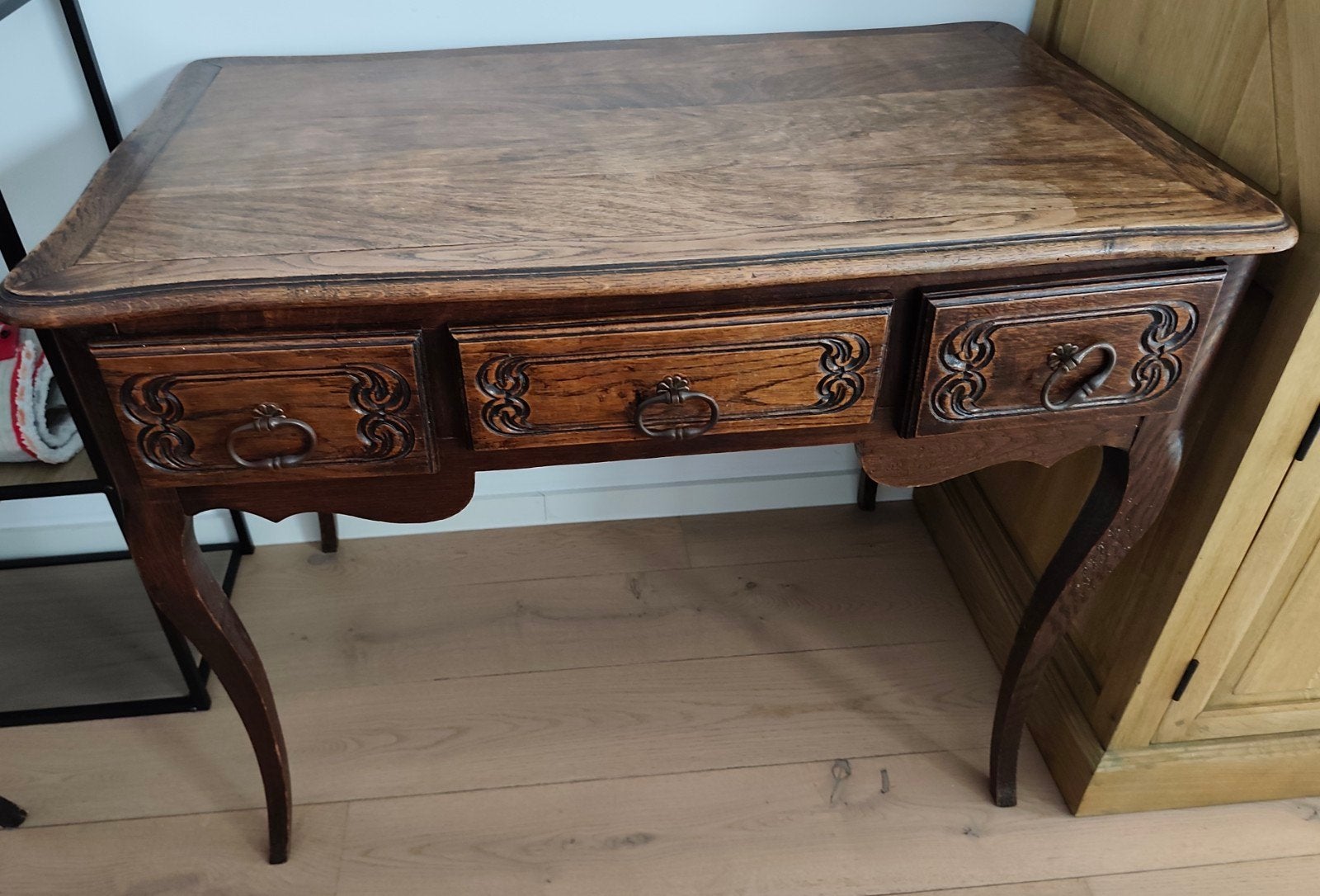 Vintage Belgisch houten bureau/bijzettafeltje — 98x60x78, Antiek en Kunst, Antiek | Meubels | Tafels, Ophalen