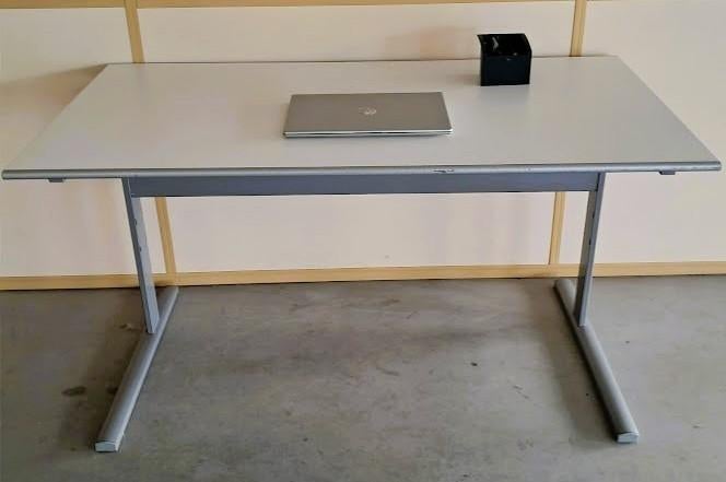 bureau 140x70x75 (LxPxH), stevig model, Huis en Inrichting, Bureaus, Ophalen, Demontabel, Metaal, Zo goed als nieuw