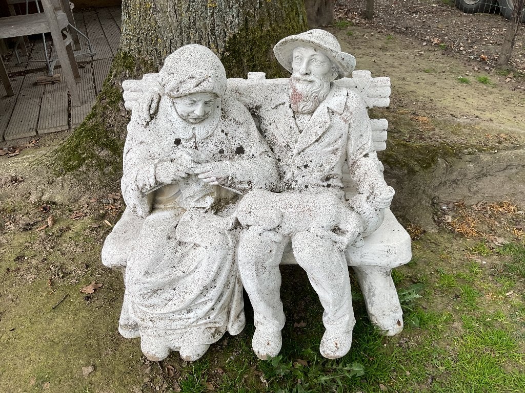 Tuinbank met bejaard koppel., Tuin en Terras, Ophalen, Gebruikt, Beton, Mensenbeeld