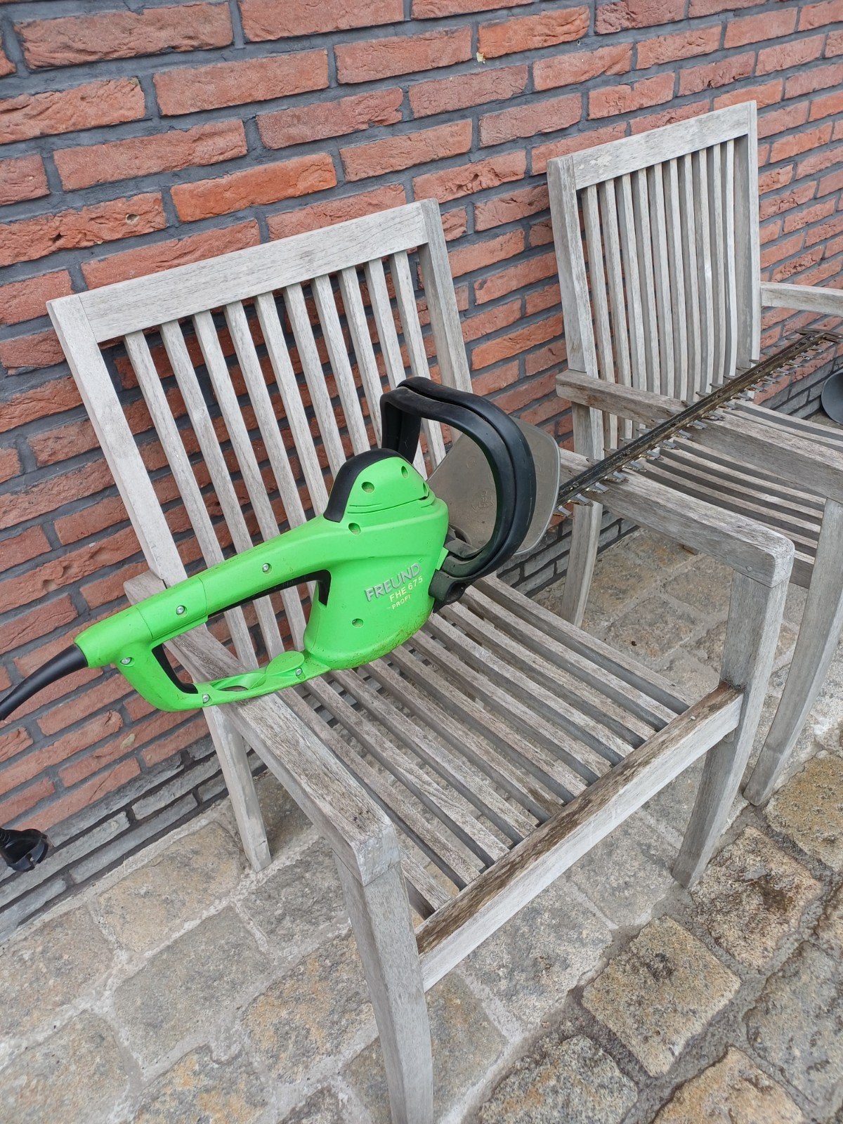 Taille-haie électrique, Enlèvement