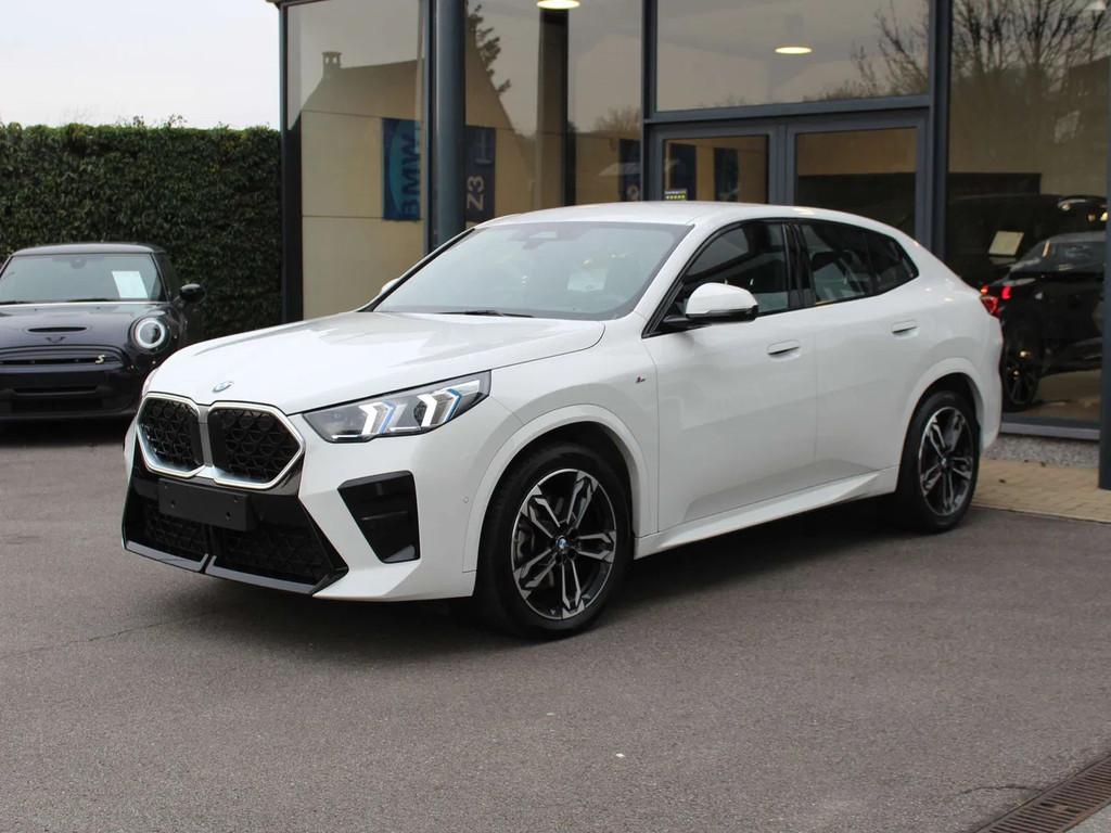 BMW X2 sDrive20i M Sport / HUD / 360CAM / ICONIC GLOW, Phares entièrement LED, 1645 kg, Noir, 5 portes