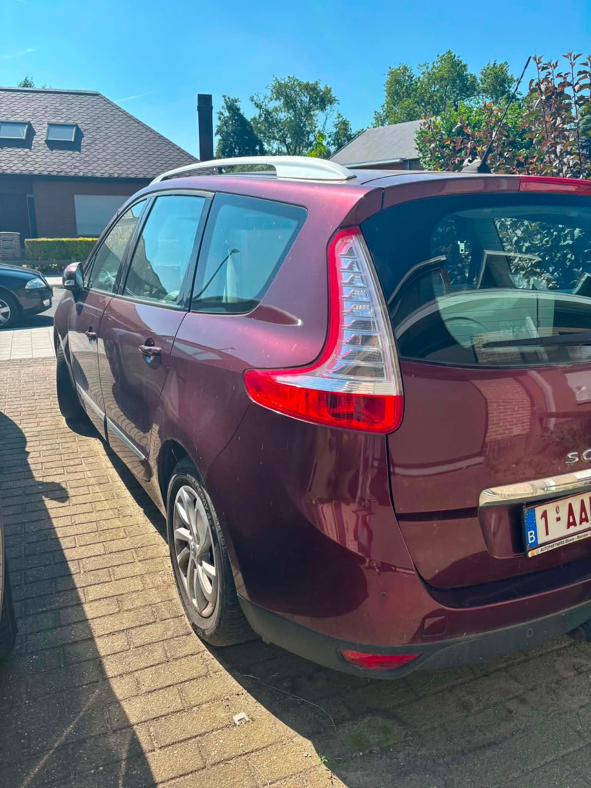 Grand 7 places - 2013 - diesel - 3.250, Rouge, Achat, Boîte manuelle, Noir