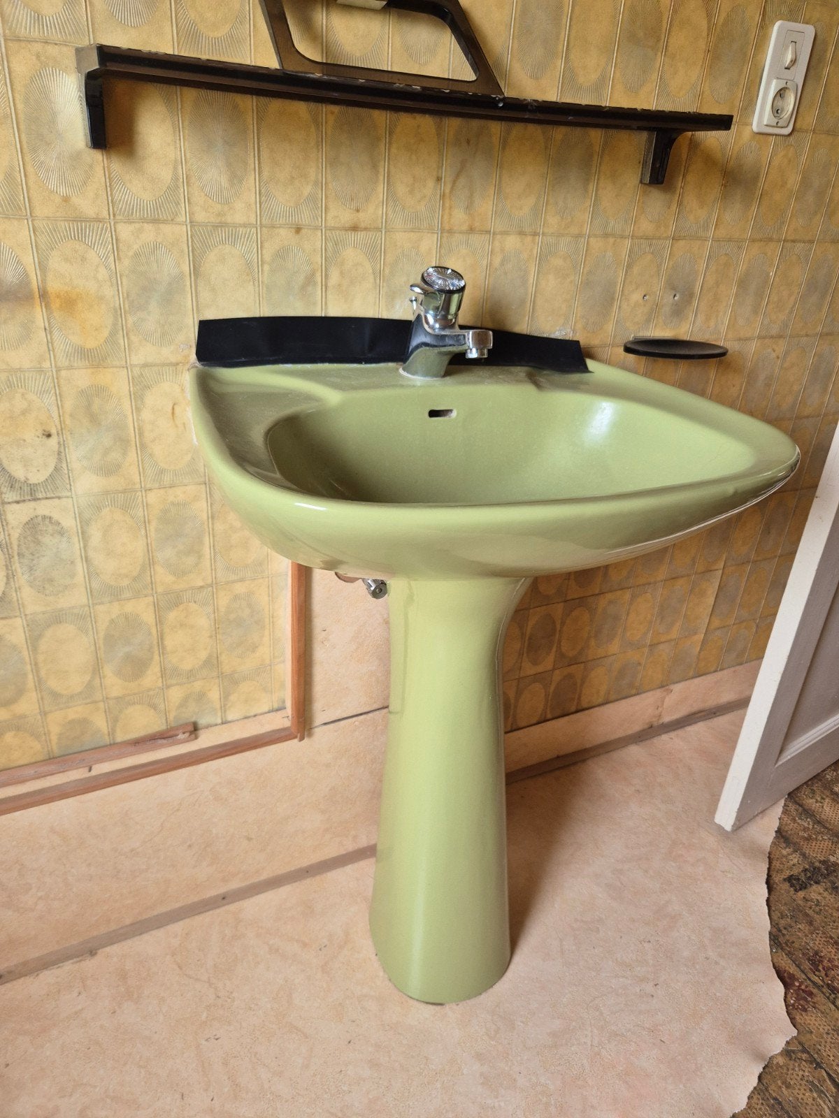 À donner – Ensemble de salle de bain vintage : baignoire + l, Bricolage & Construction, Sanitaire, Baignoire, Enlèvement