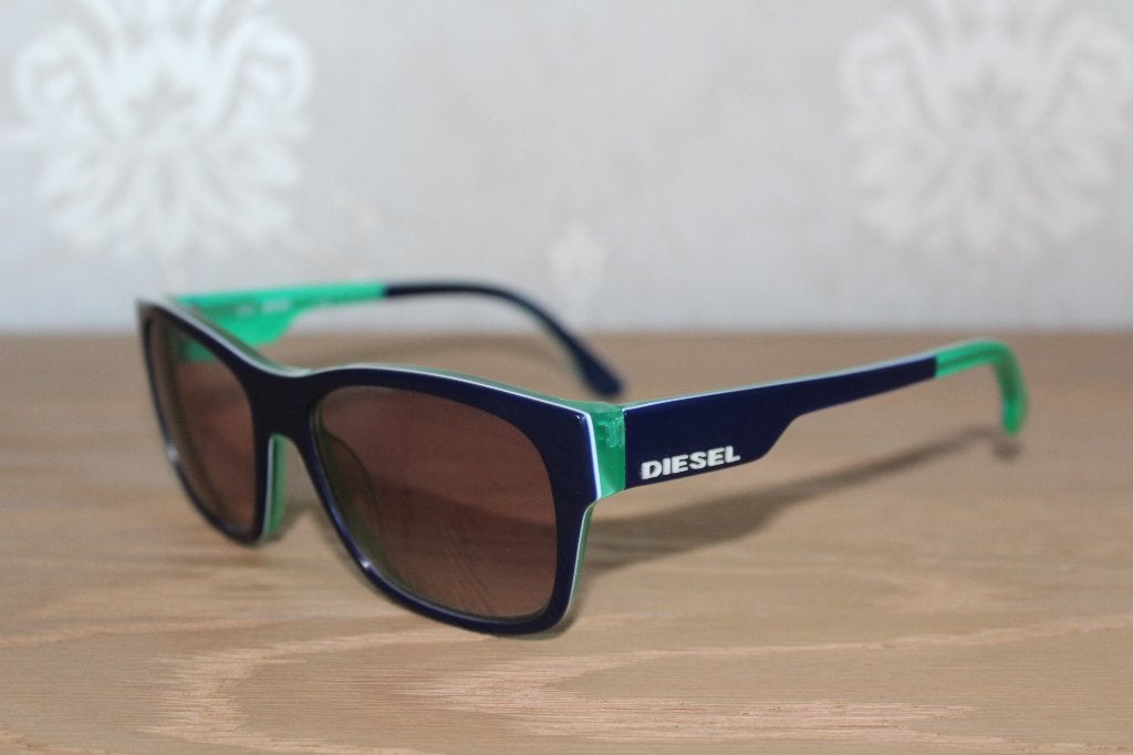 Lunettes de soleil Diesel à monture moyenne, Bijoux, Sacs & Beauté, Autres marques, Enlèvement ou Envoi, Comme neuf, Lunettes de soleil