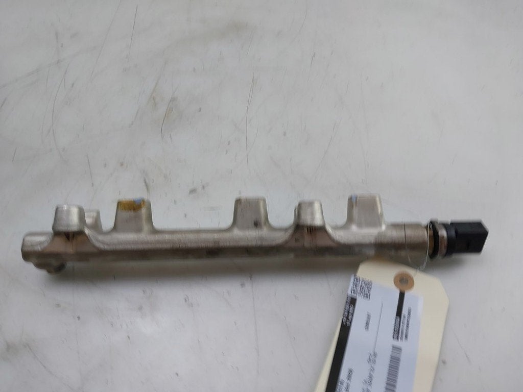 RAMPE D'INJECTION Skoda Scala (01-2019/-) (|05C133320A|), Utilisé, Skoda