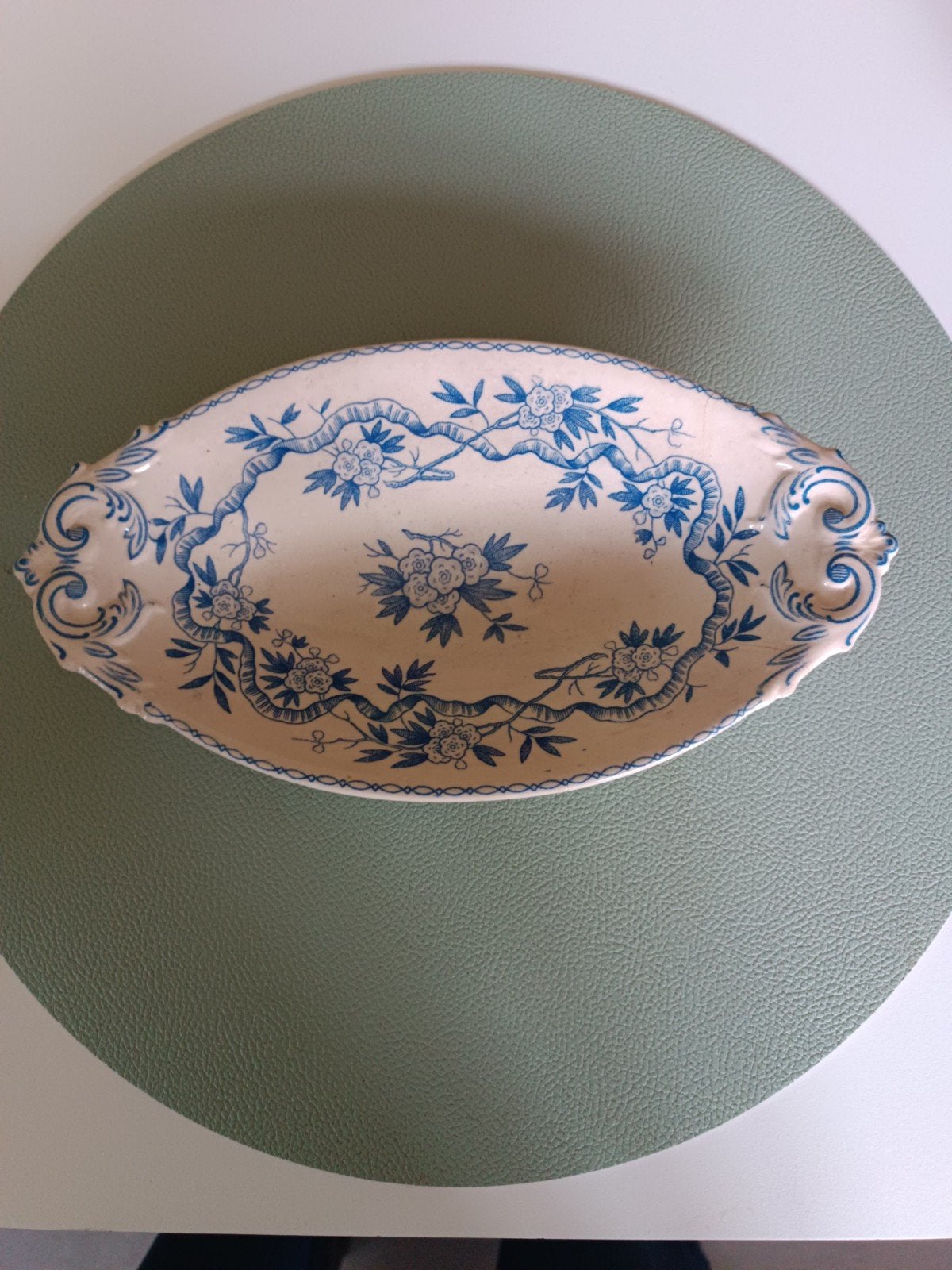 Plat Bosch Frères, 25,5 cm sur 14 cm, couleur bleu, beige, Antiquités & Art, Antiquités | Plateaux, Enlèvement