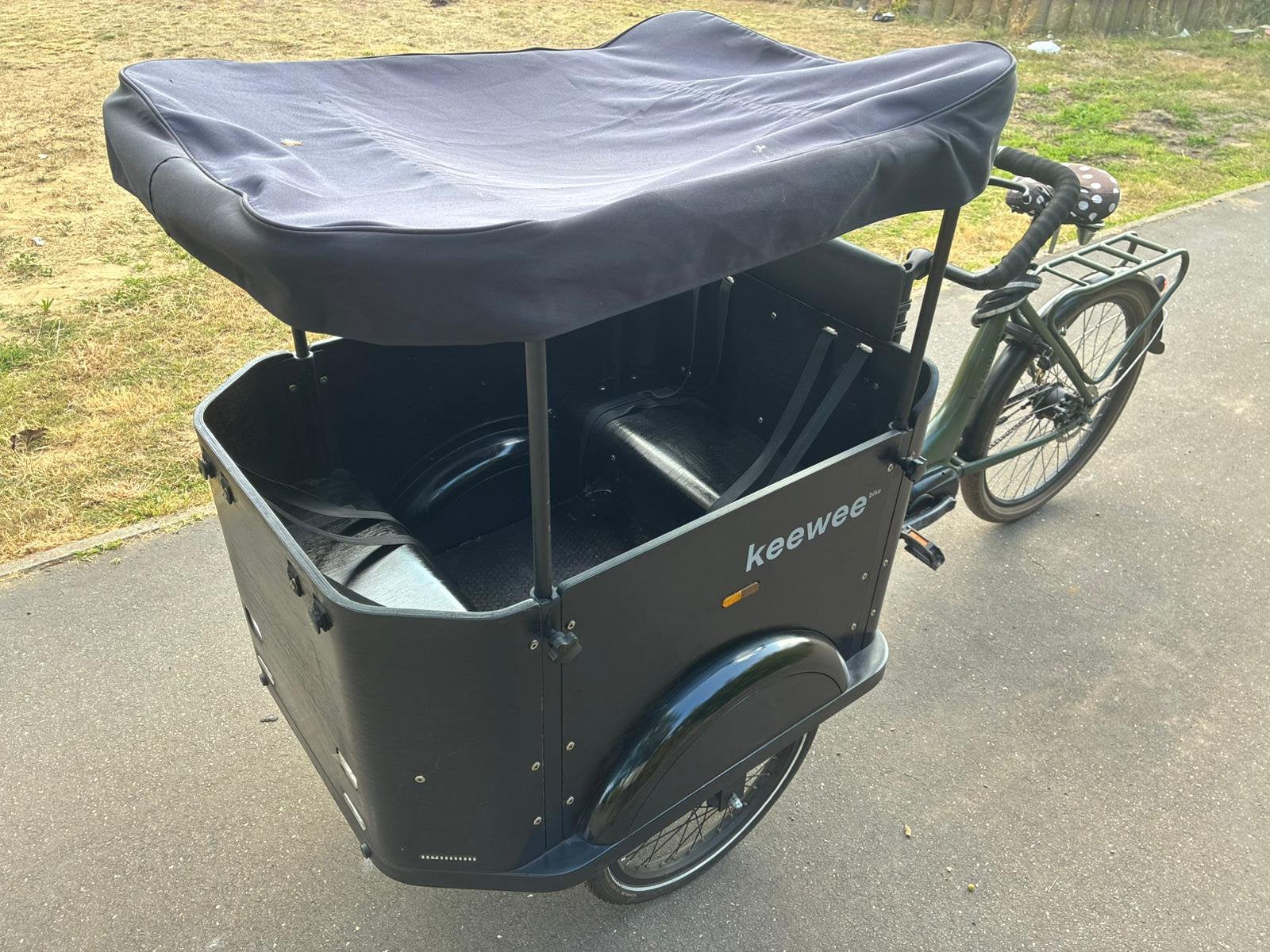 Keewee elektrische bakfiets met knipperlichten ingebouwd, Overige merken, 4 kinderen of meer, Ophalen of Verzenden, Zo goed als nieuw