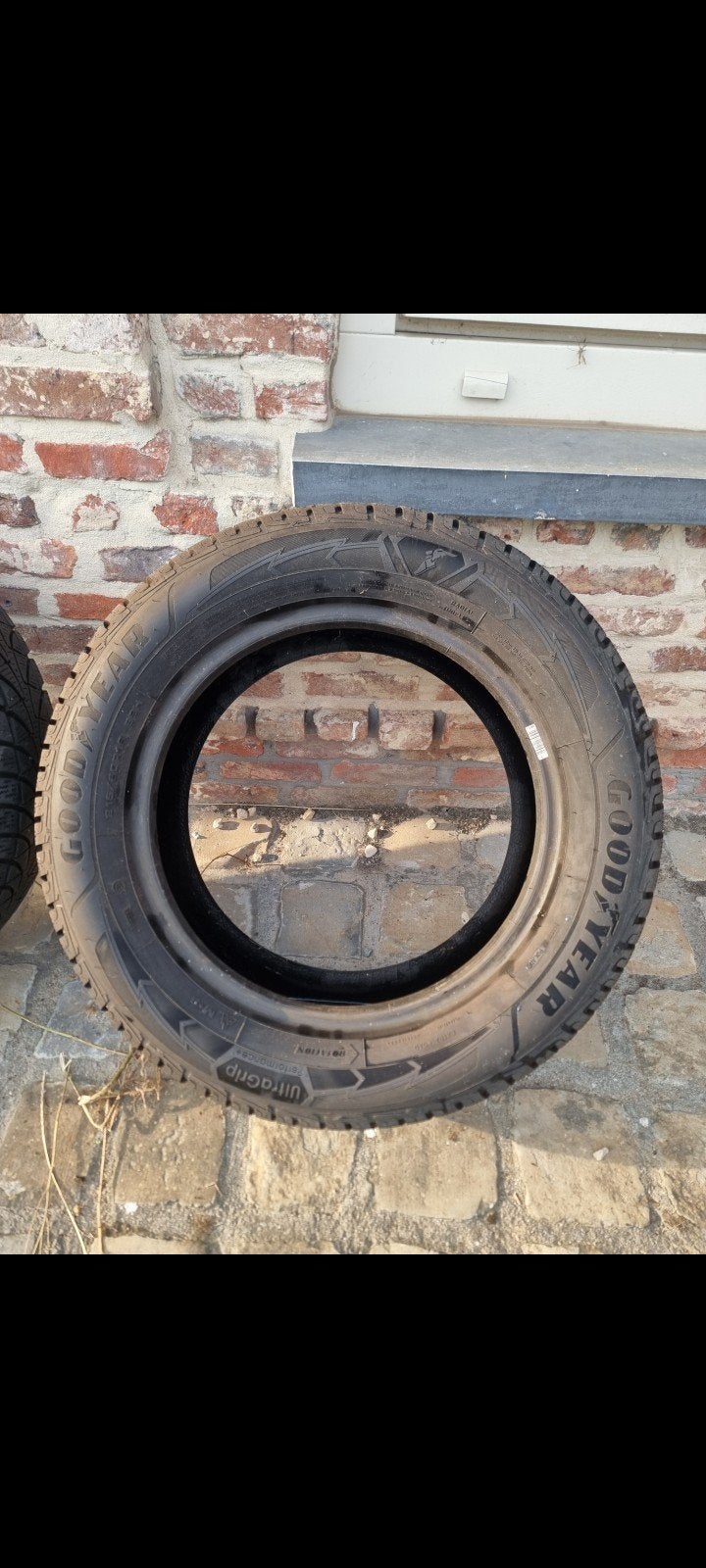 Pneu 16 pouces Goodyear 215/60/R16, Enlèvement