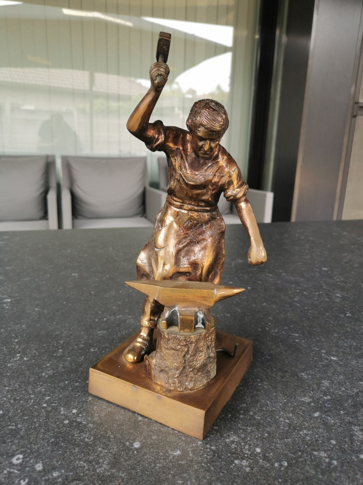 Bronzen beeld, Enlèvement ou Envoi