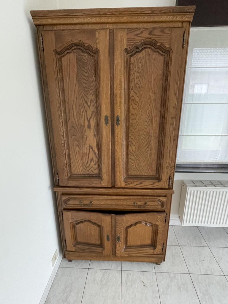 Klassieke houten servieskast, Ophalen