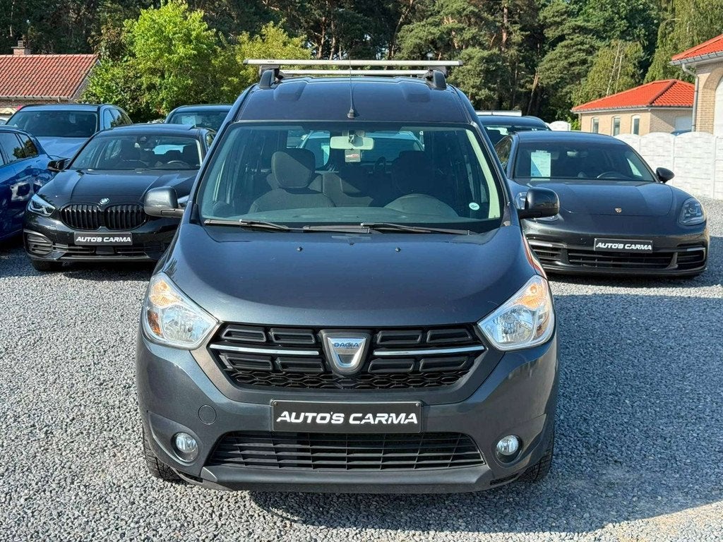 Dacia Dokker 1.6i Benzine Navi CruiseC Airco ParkeerS Eco, Auto's, Dacia, Gebruikt, Zwart, 4 cilinders, Bedrijf