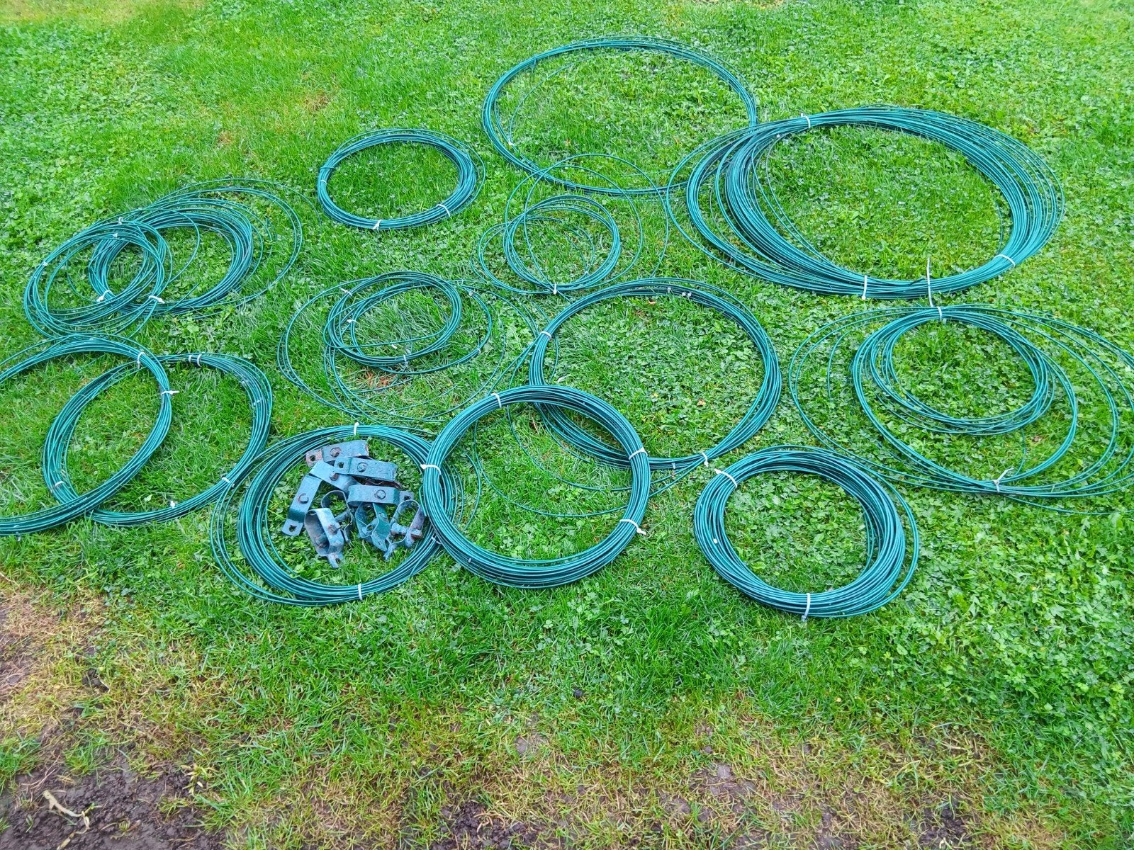 fil de tension vert plastifié., Enlèvement