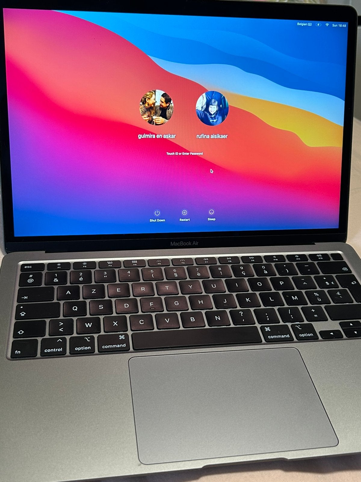 MacBook Air 13” 2020 – 8GB RAM – 256GB SSD – i3 – Space Gray, Informatique & Logiciels, 256 GB, Enlèvement ou Envoi, Moins de 2 Ghz