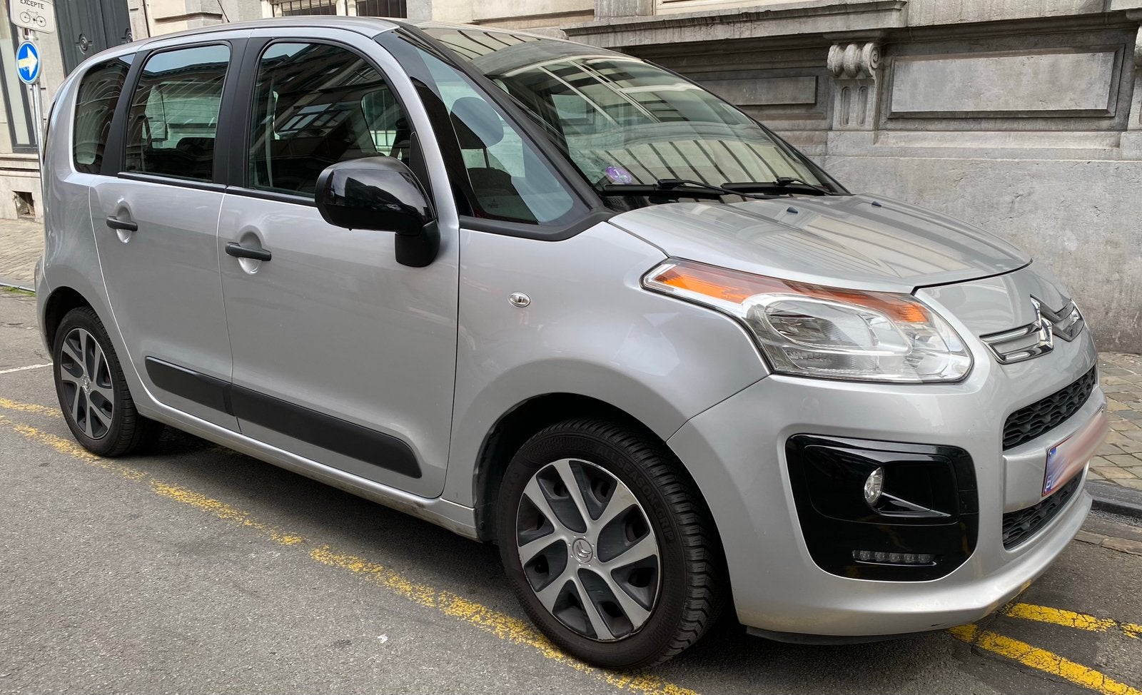 Citroën C3 Picasso 2016 essence – 131 000 km – à réparer, Autos, Argent ou Gris, Achat, Euro 6, Boîte manuelle