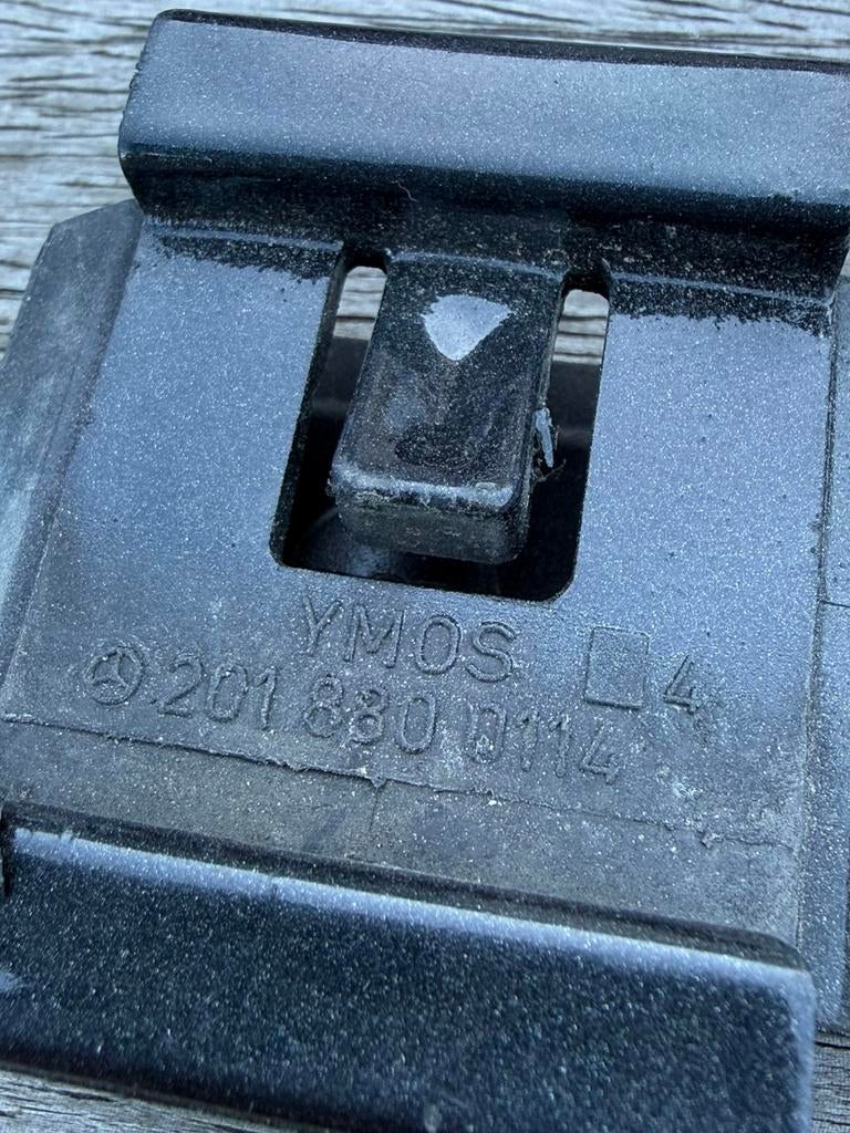 Bumperhouder 2018800114 w201 Mercedes 190E, Ophalen, Voor