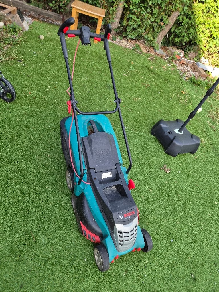 Tondeuse filaire électrique Bosch Rotak 43 - 1800W, Tondeuse rotative, Comme neuf, 40 à 49 cm, Enlèvement