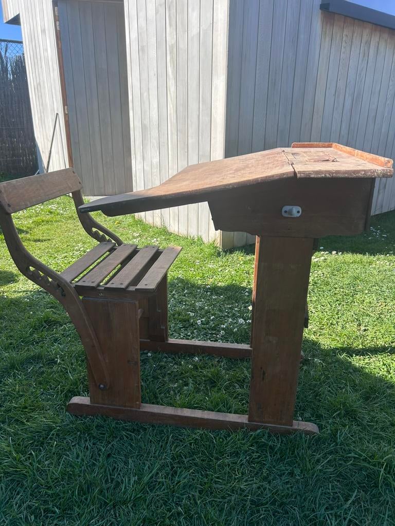 Bureau d'école en bois, Enlèvement, Utilisé